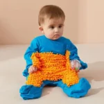 Combinaison pour bébé unie avec boutons décoratifs – Image 3